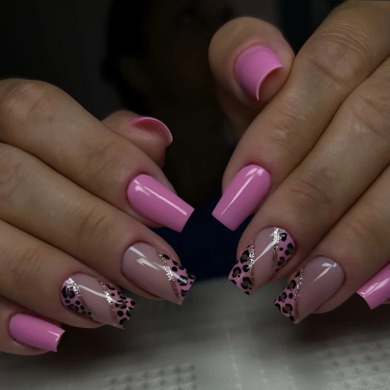 24pcs Press-On Square Fake Nails – French Tip Design