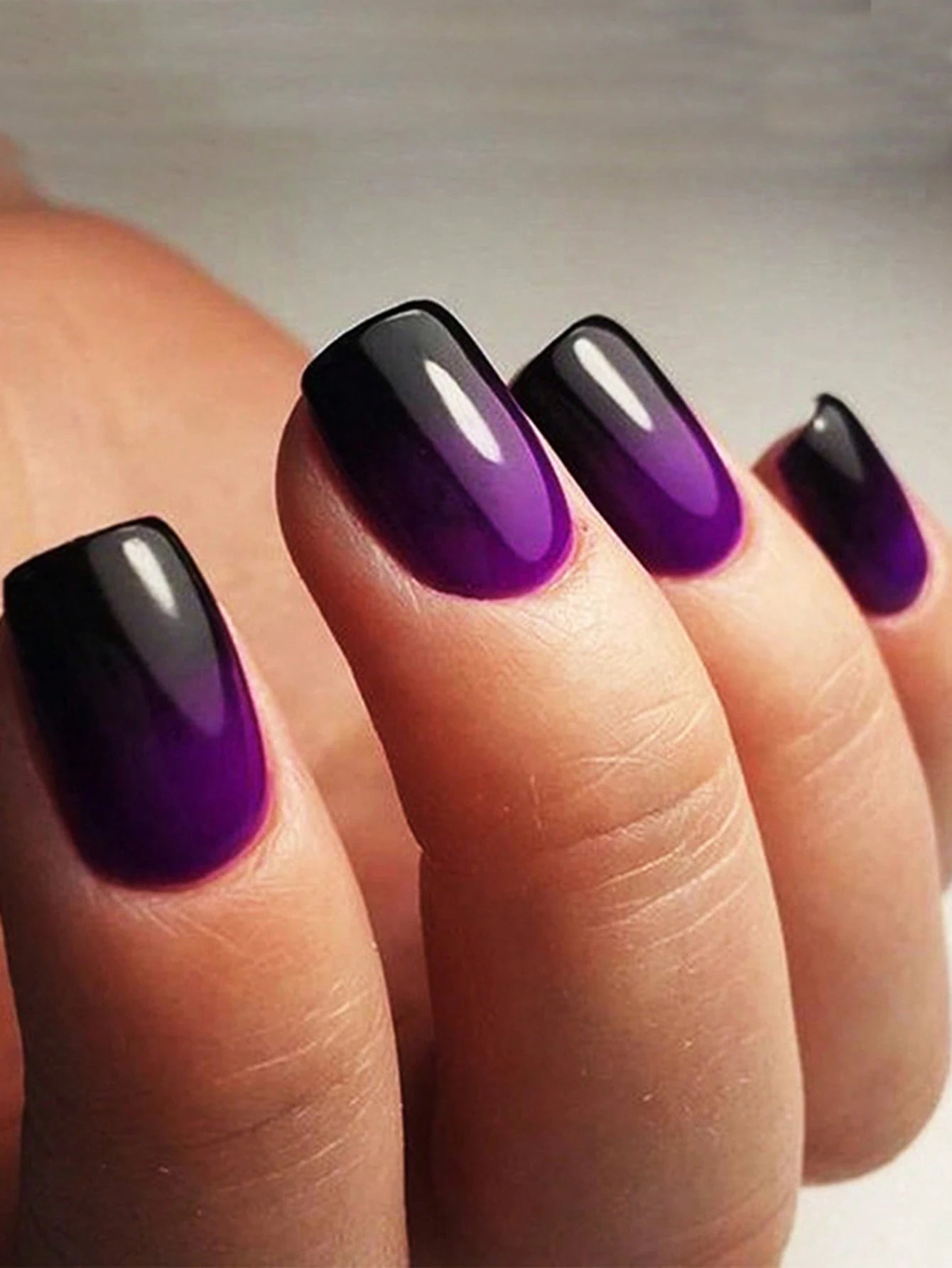 24pcs Press-On Square Fake Nails – French Tip Design