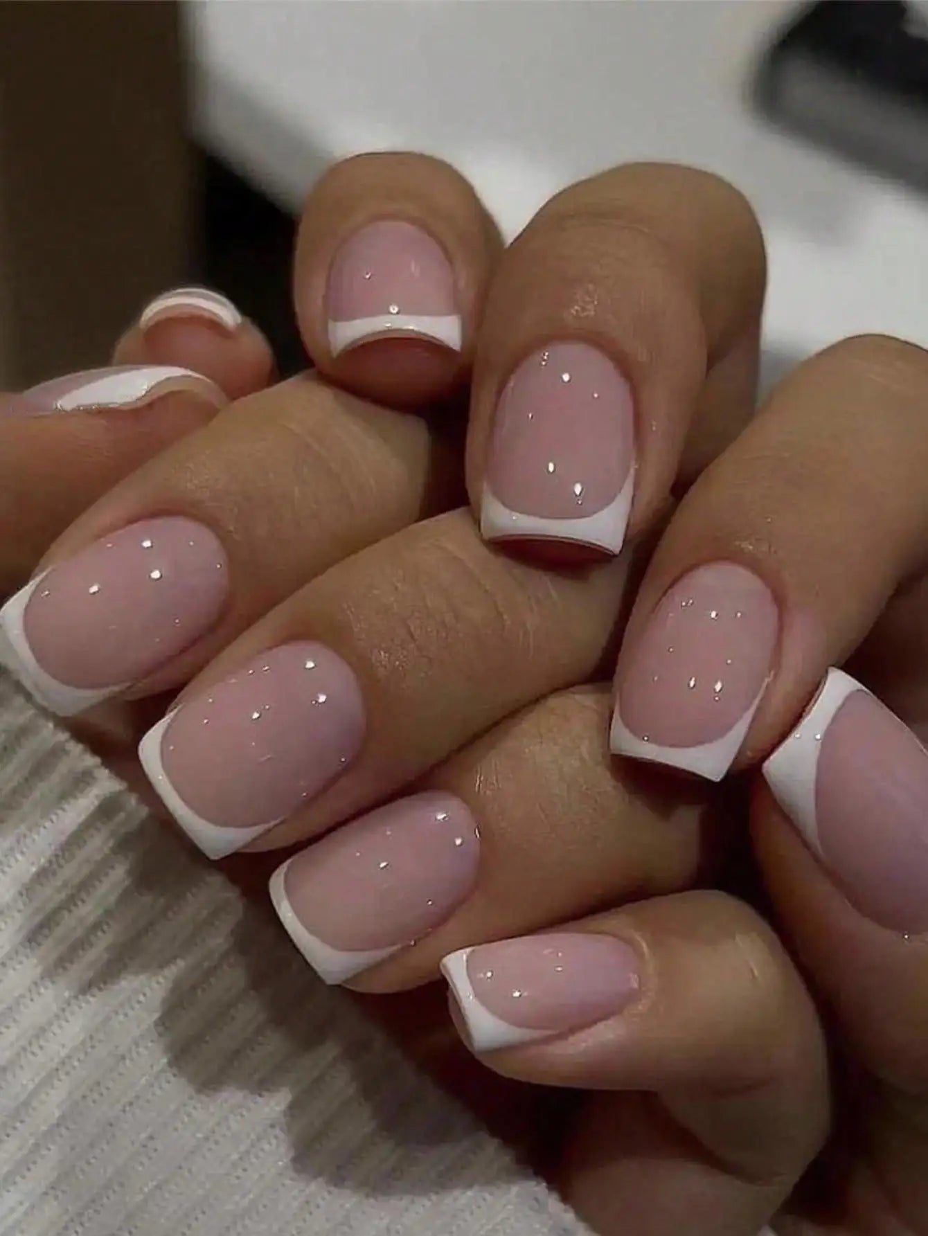 24pcs Press-On Square Fake Nails – French Tip Design