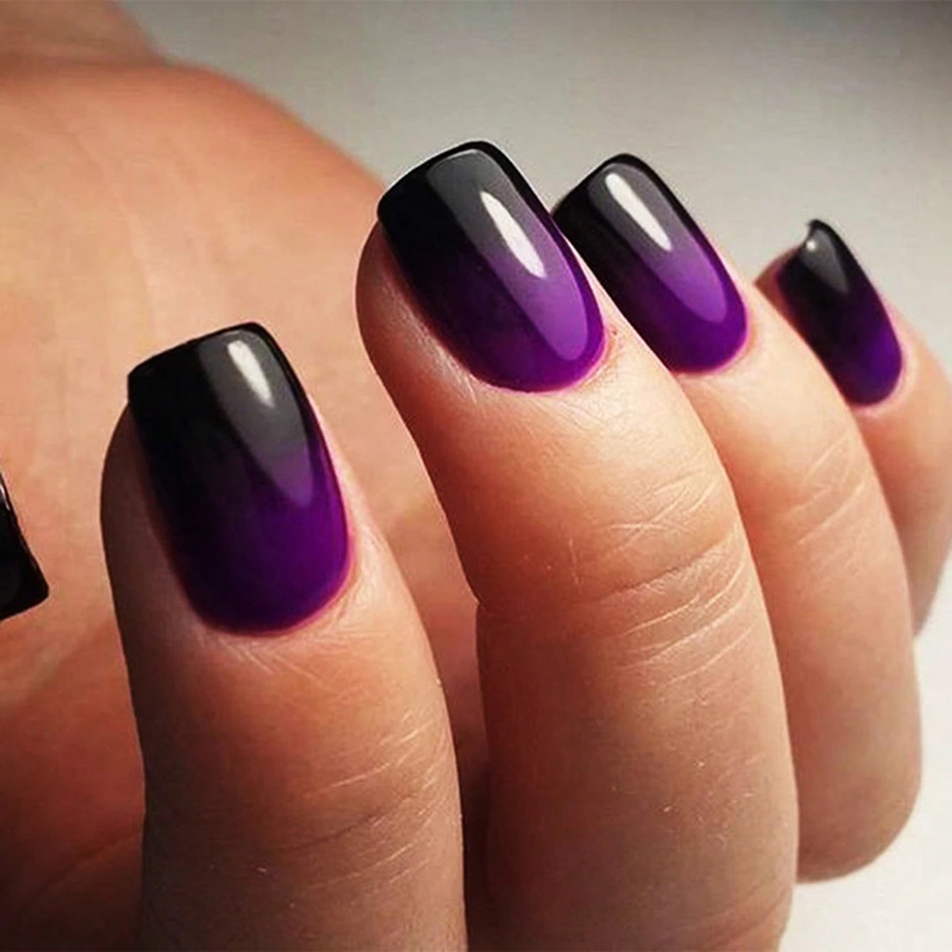 24pcs Press-On Square Fake Nails – French Tip Design