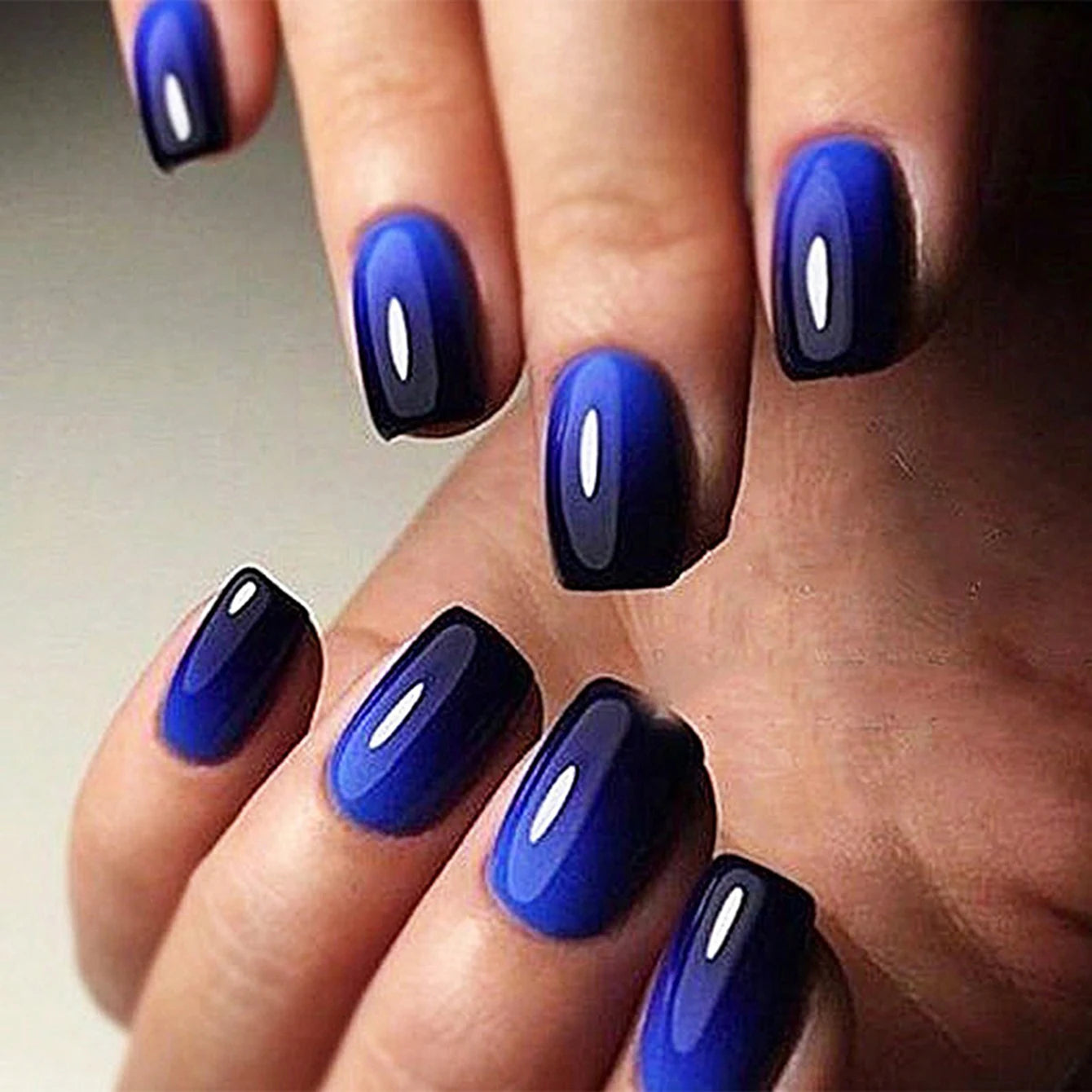 24pcs Press-On Square Fake Nails – French Tip Design