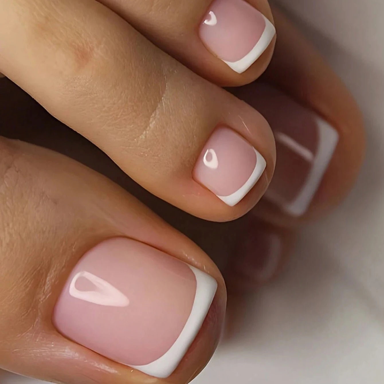 24pcs Press-On Square Fake Nails – French Tip Design
