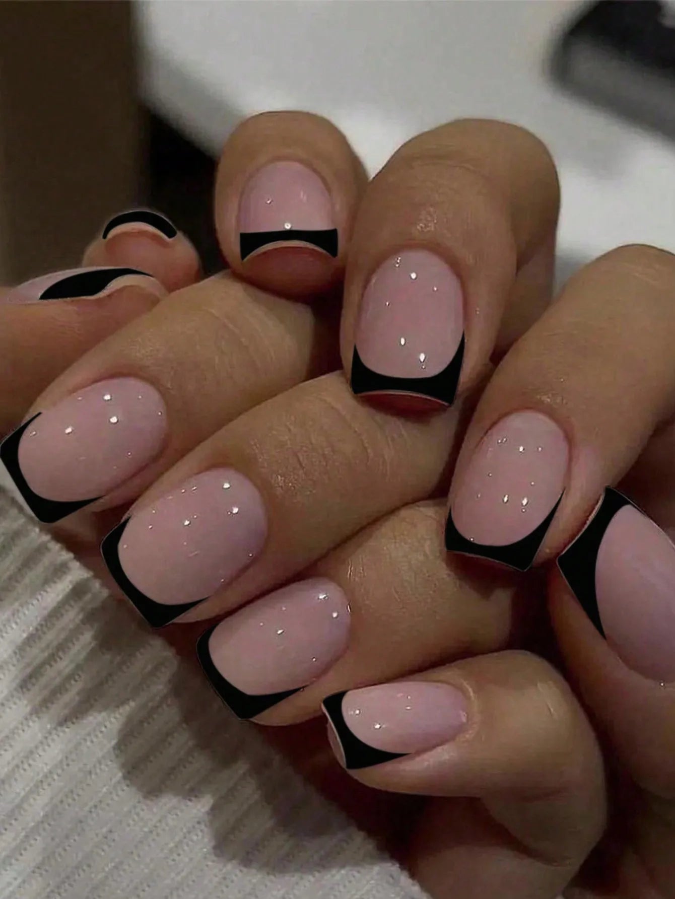 24pcs Press-On Square Fake Nails – French Tip Design